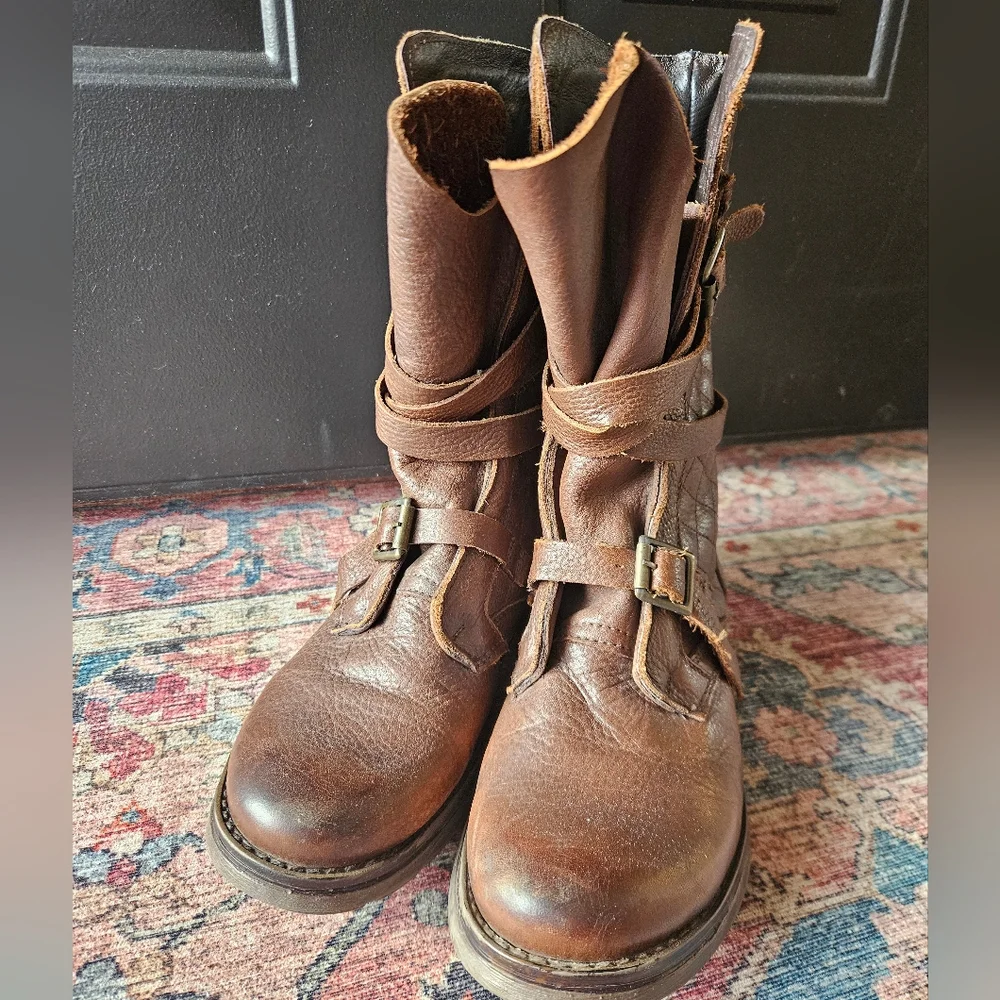 Brown Leather Buckle Boots - Picture 7 of 14